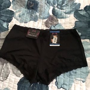 Maiden form boy short size XL